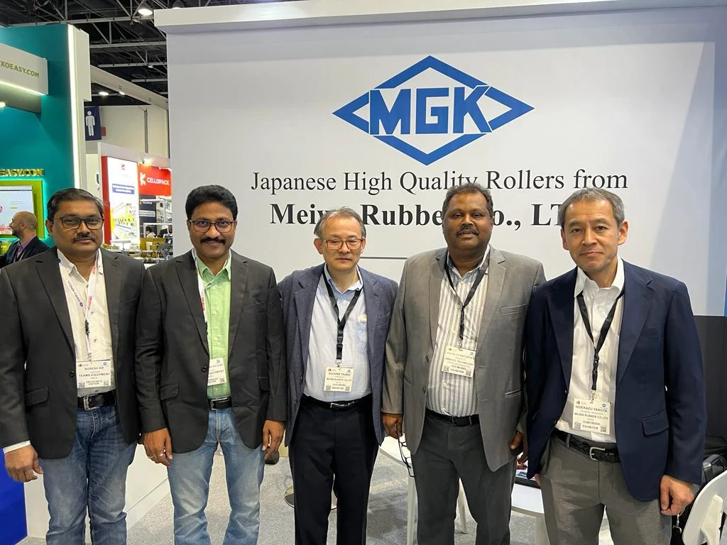 Gulf Print Expo 2024 participation: five attendees at the Meiwa Rubber exhibition booth